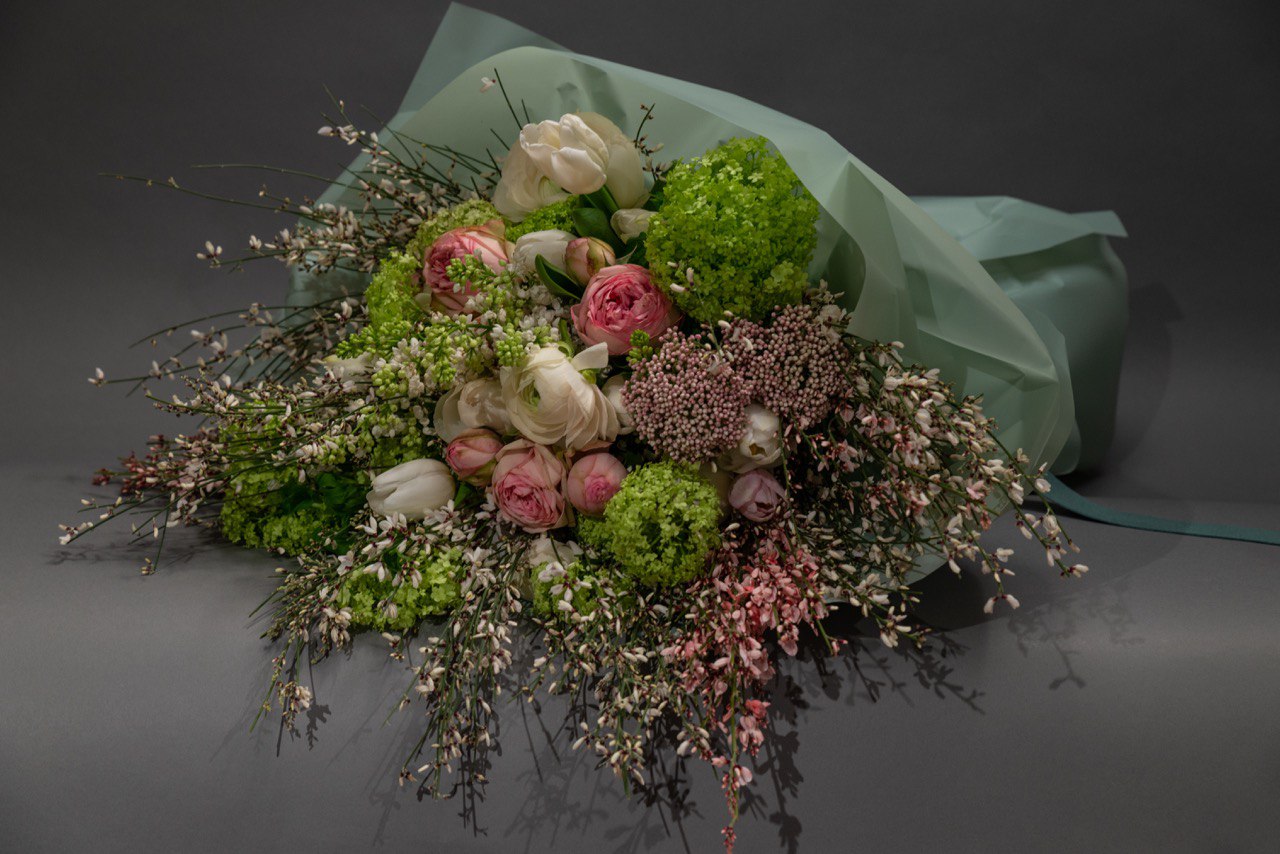 №611 Designer bouquet in box