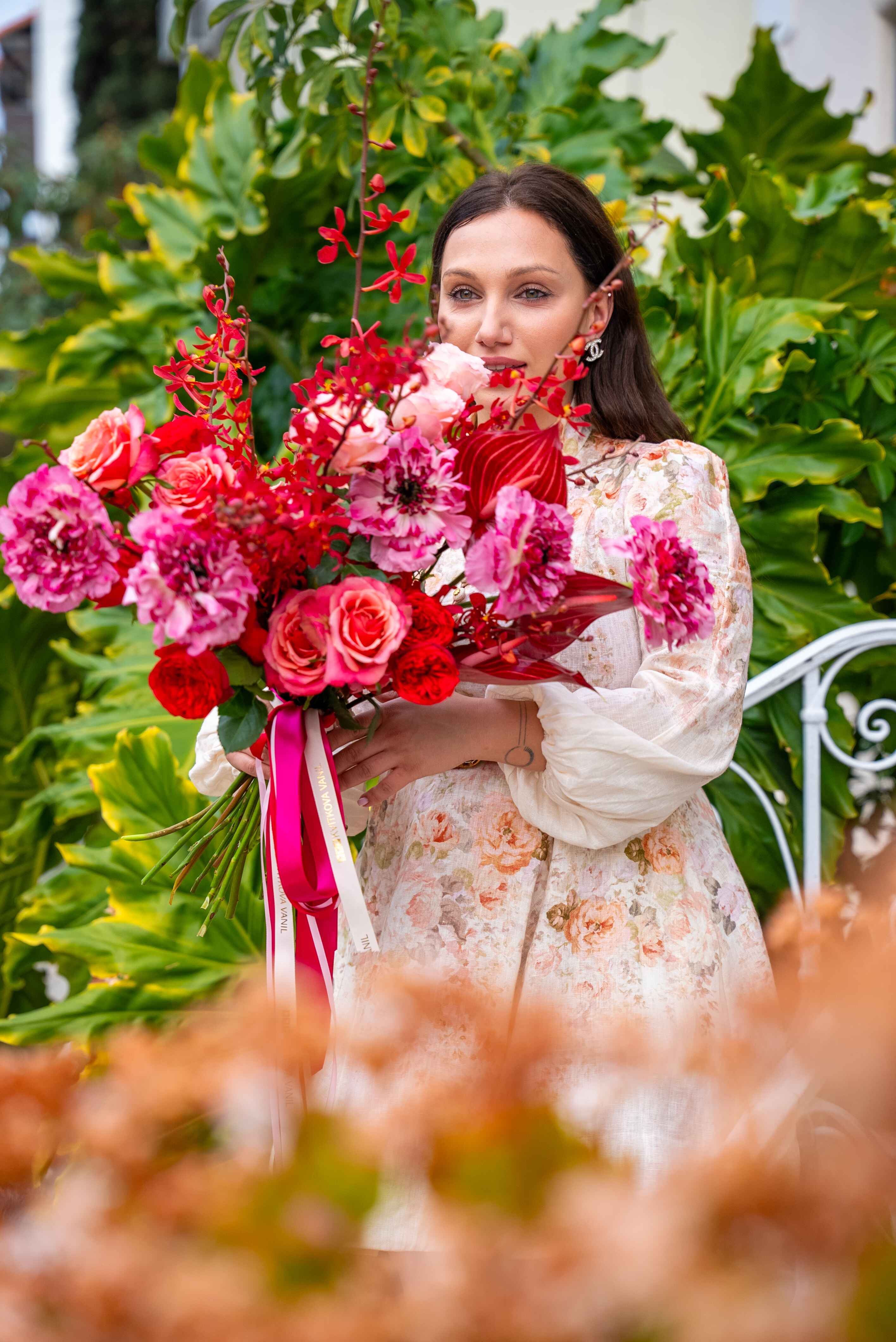 №161 Crimson Blush – A Luxurious Floral Symphony