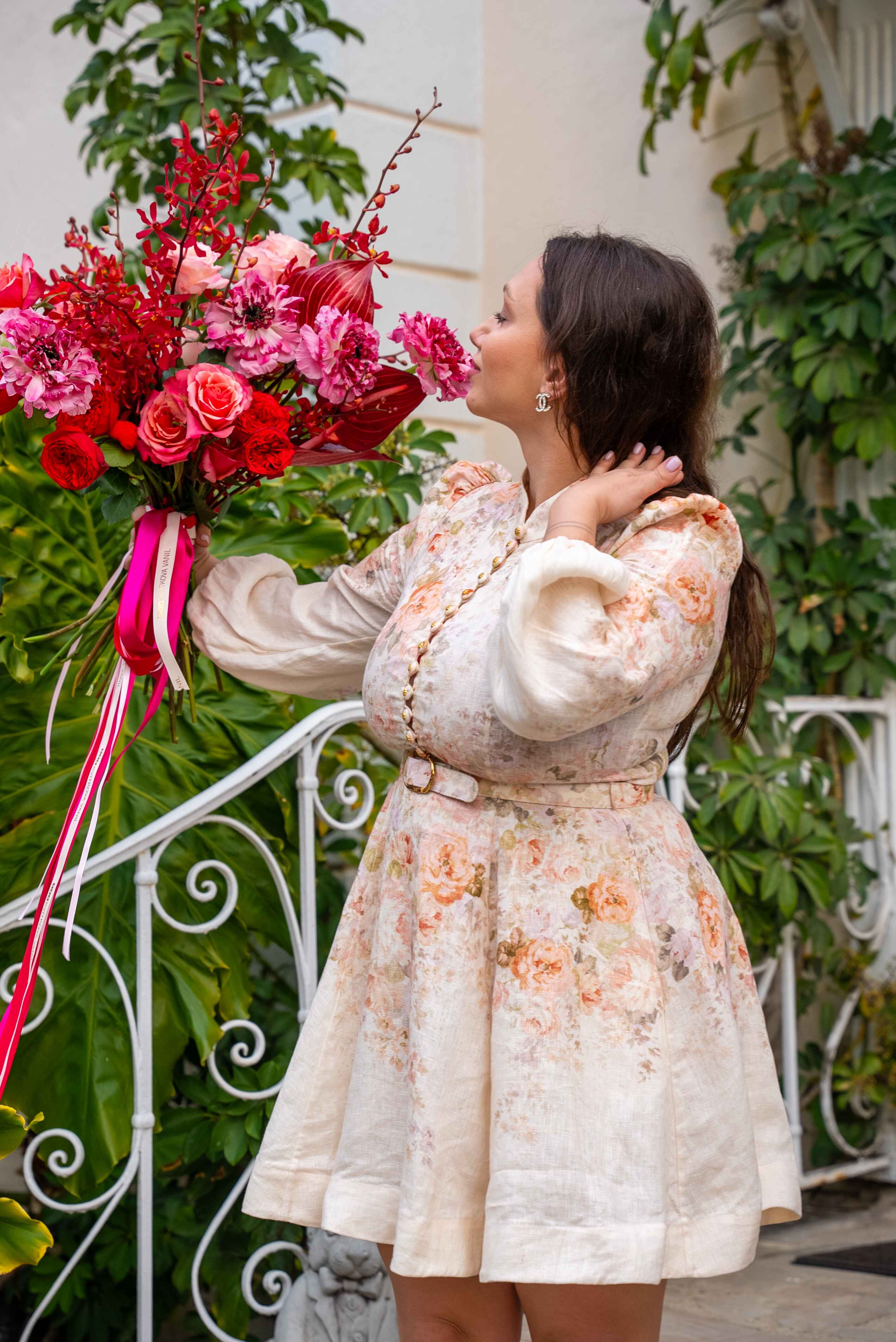 №161 Crimson Blush – A Luxurious Floral Symphony