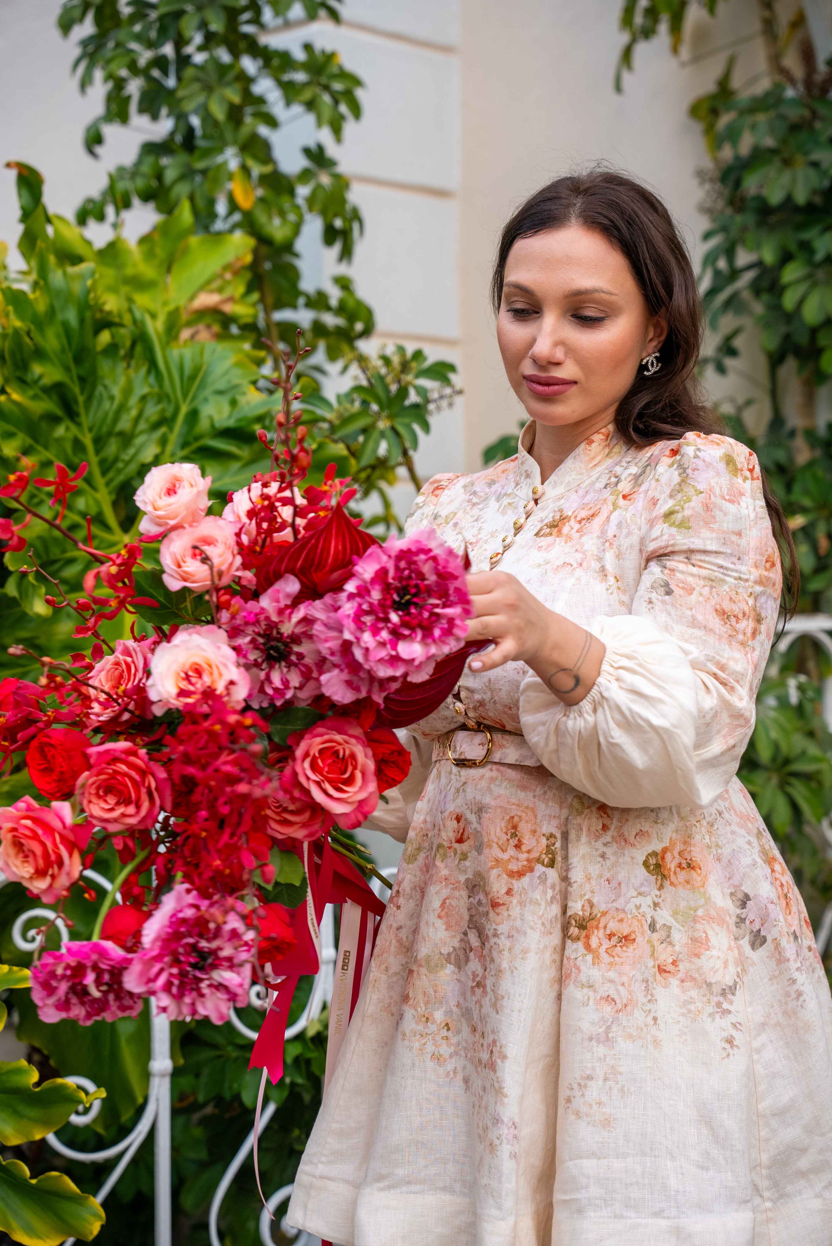 №161 Crimson Blush – A Luxurious Floral Symphony