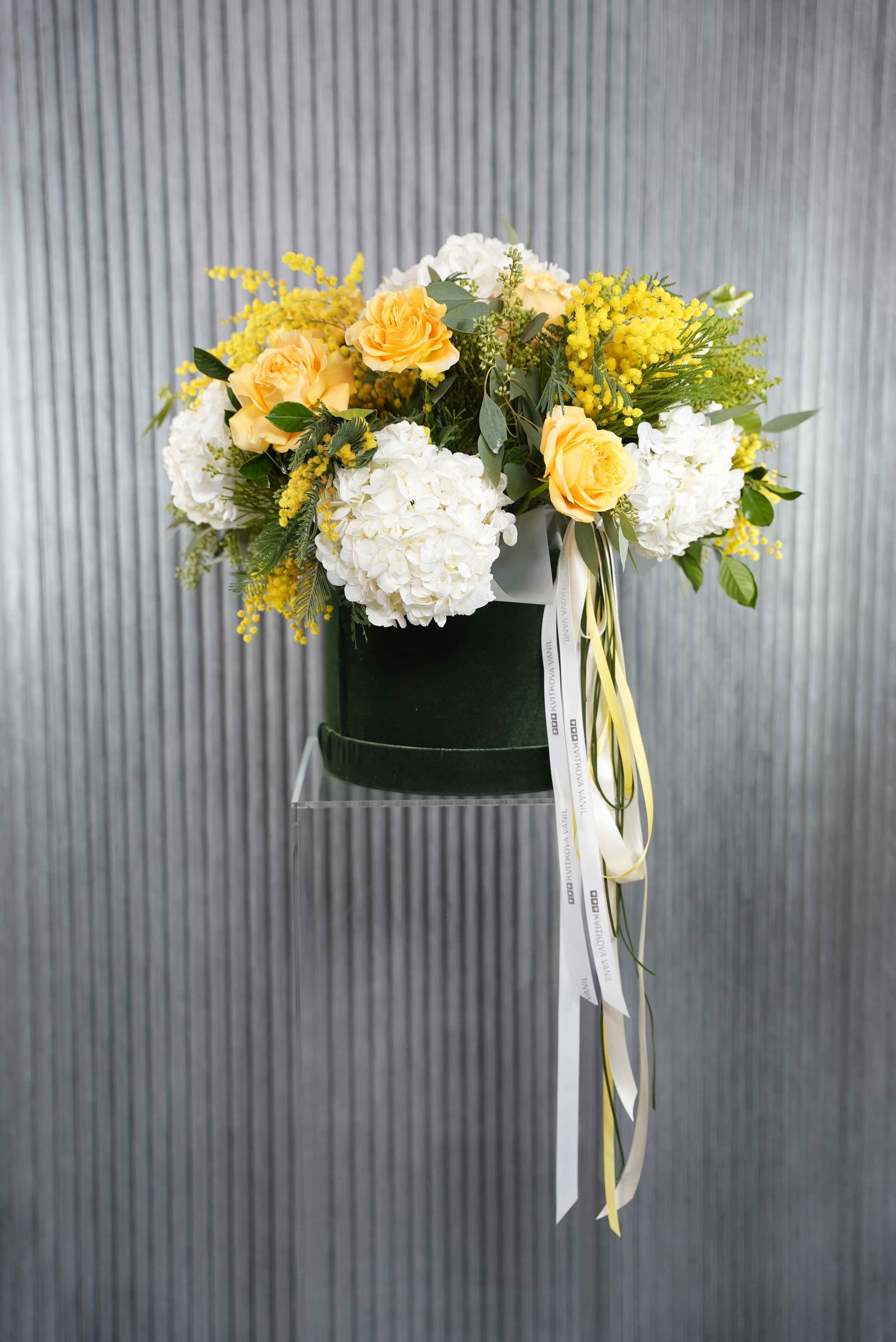 №163 Golden Elegance – Luxurious Yellow & White Floral Arrangement