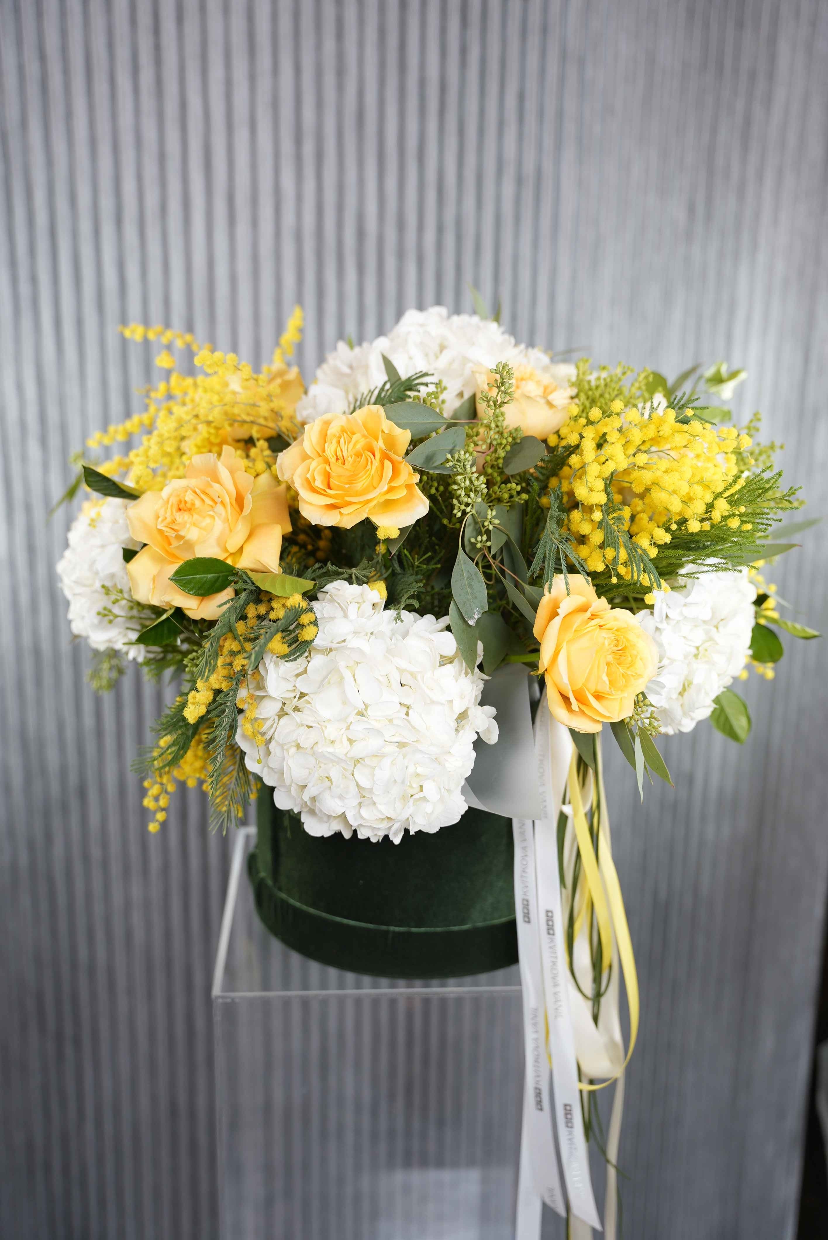 №163 Golden Elegance – Luxurious Yellow & White Floral Arrangement