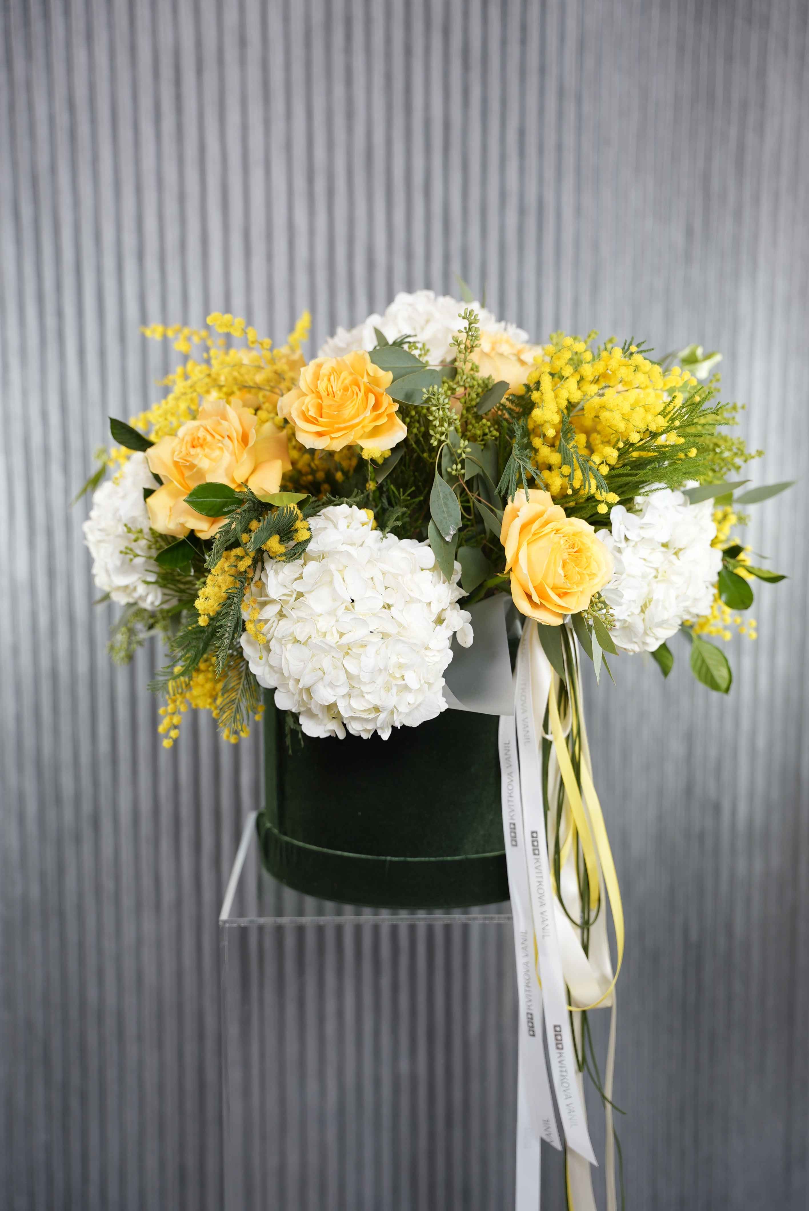 №163 Golden Elegance – Luxurious Yellow & White Floral Arrangement