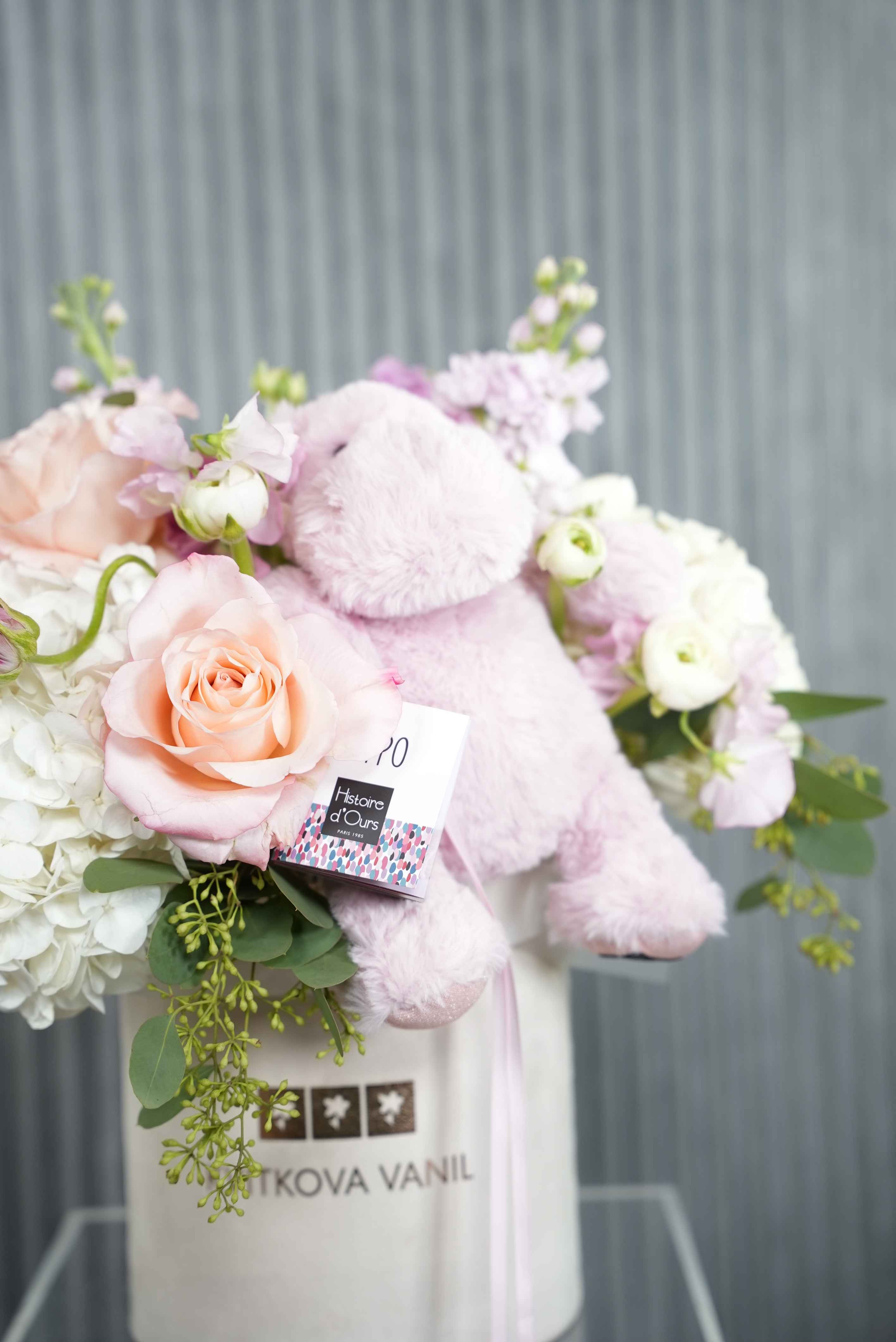 №164 Sweet Embrace – Floral & Teddy Gift for Kids