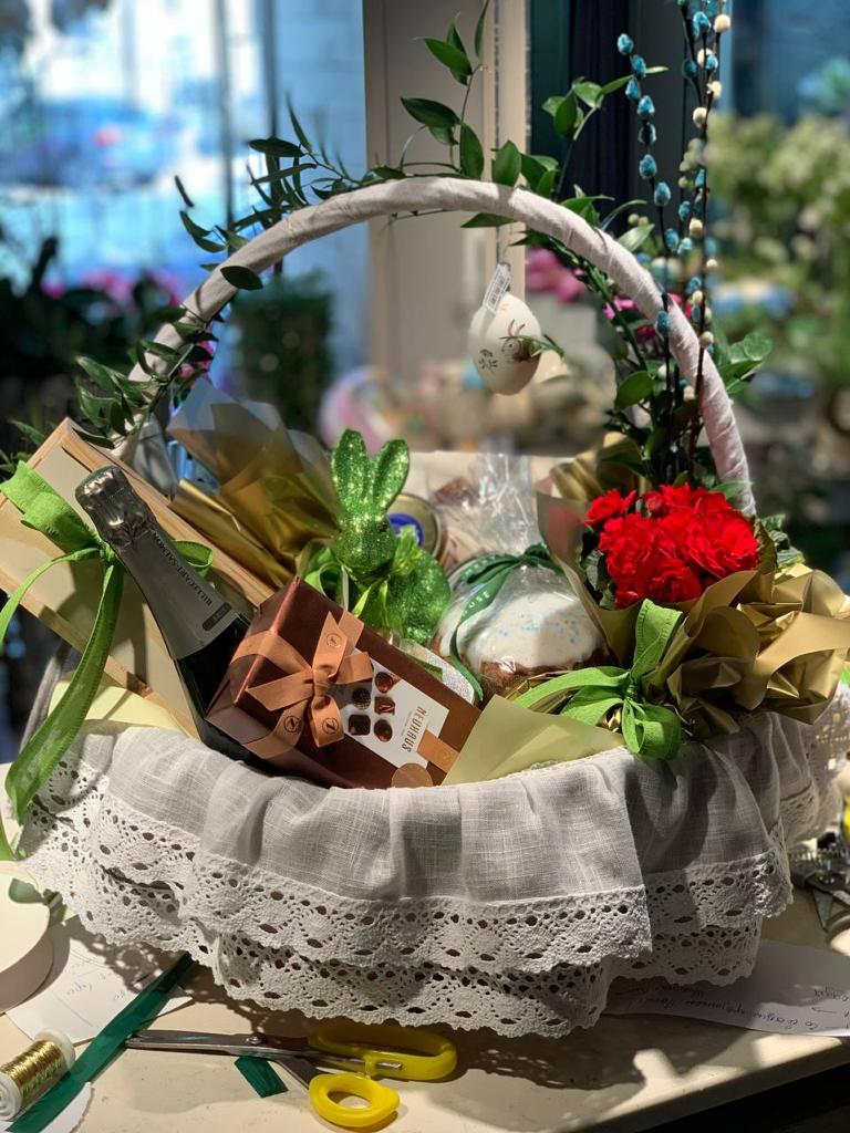 Festive Red Rose Holiday Basket